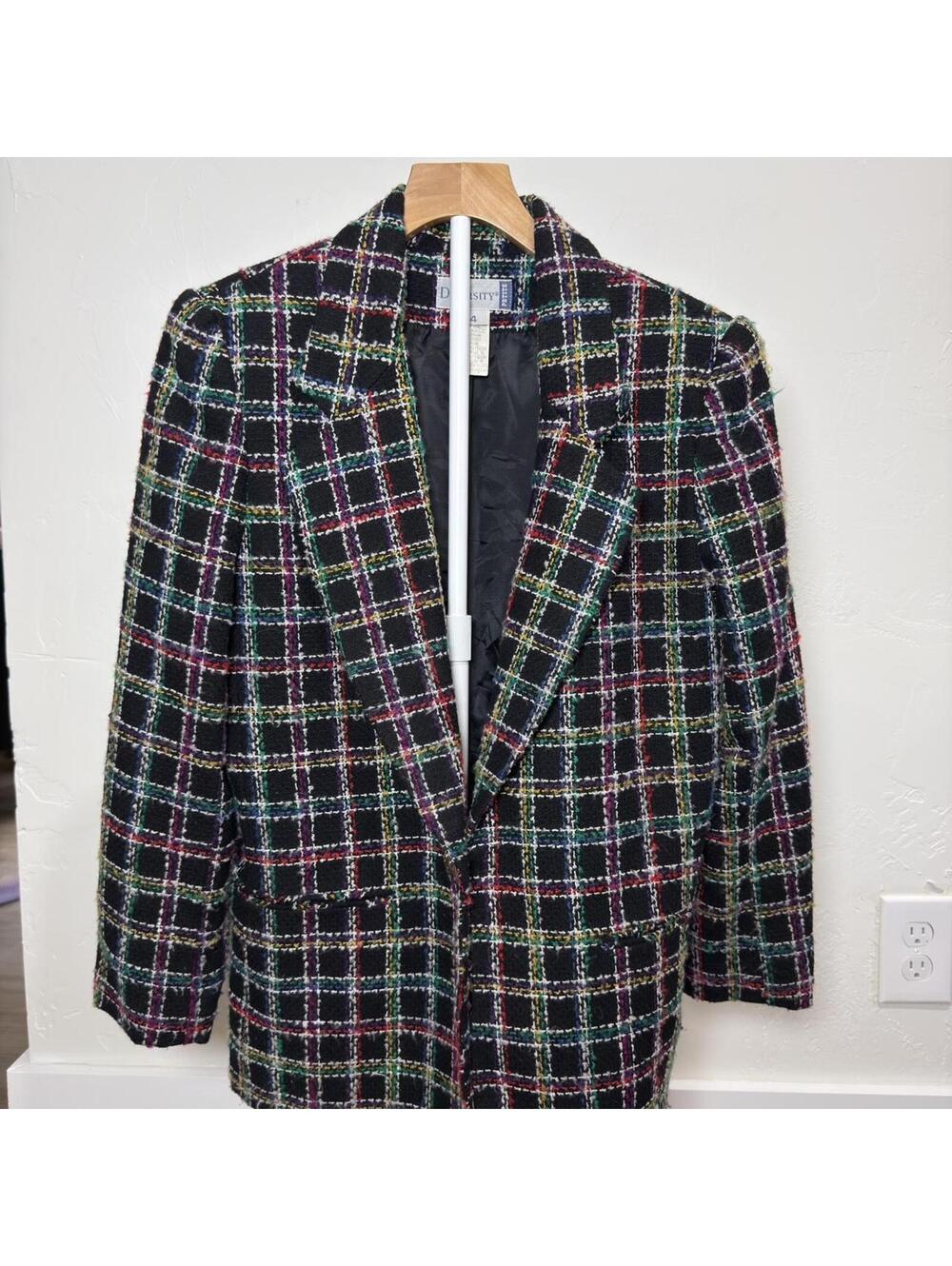 Vintage Diversity Petite blazer Size 4 black base with a multicolor plaid